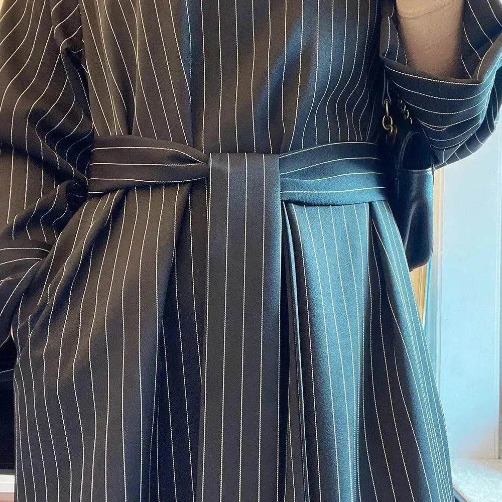 Fashionable Stripe Tunneled Abaya Dress for Elegant Arab Dubai Turkey Middle Eastern women.