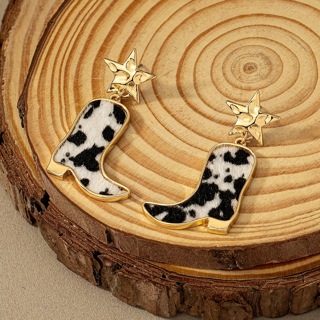 1 Pair Vintage Boho Cowboy Boot Earrings, Black and White Faux Leather with Golden Star Accent, Zinc Alloy Dangle Drop Earrings for Women, Stainless Steel Posts, Suitable for Daily and Vacation Wear, Bohemian Style, Leather B