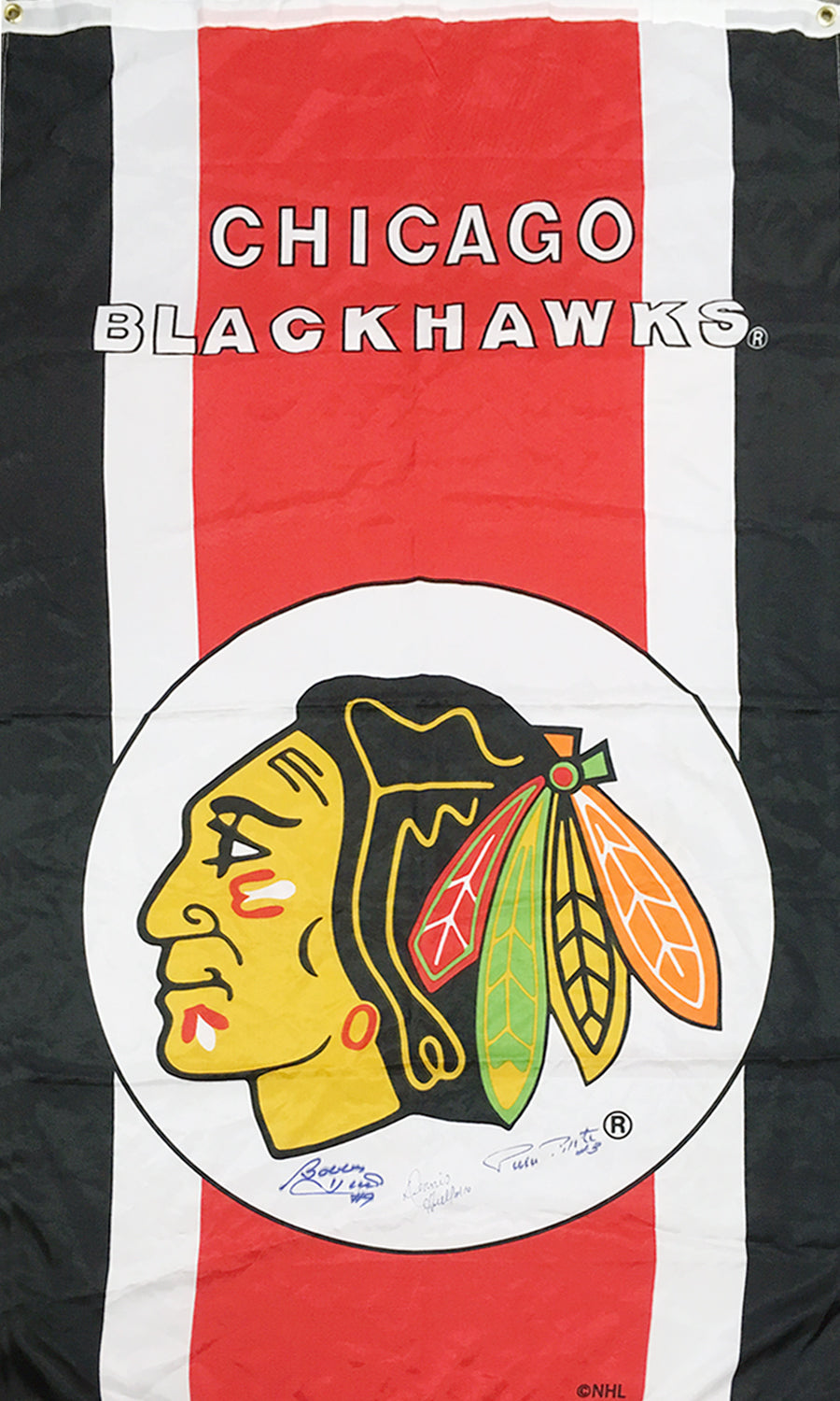 SIGNED BOBBY HULL, DENNIS HULL, PIERRA PILOTE FLAG - CHICAGO BLACKHAWKS 60"X36"