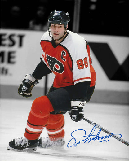 ERIC LINDROS SIGNED 8X10 PHOTO - PHILADELPHIA FLYERS