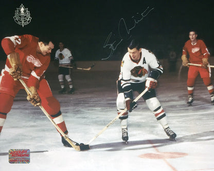 SIGNED STAN MIKITA 8X10 FACEOFF PHOTO - CHICAGO BLACKHAWKS