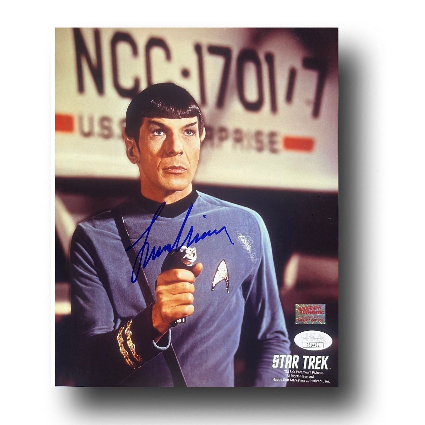 PHOTO STAR TREK AUTOGRAPHEE LEONARD NIMOY - SPOCK AVEC PHASER 8X10