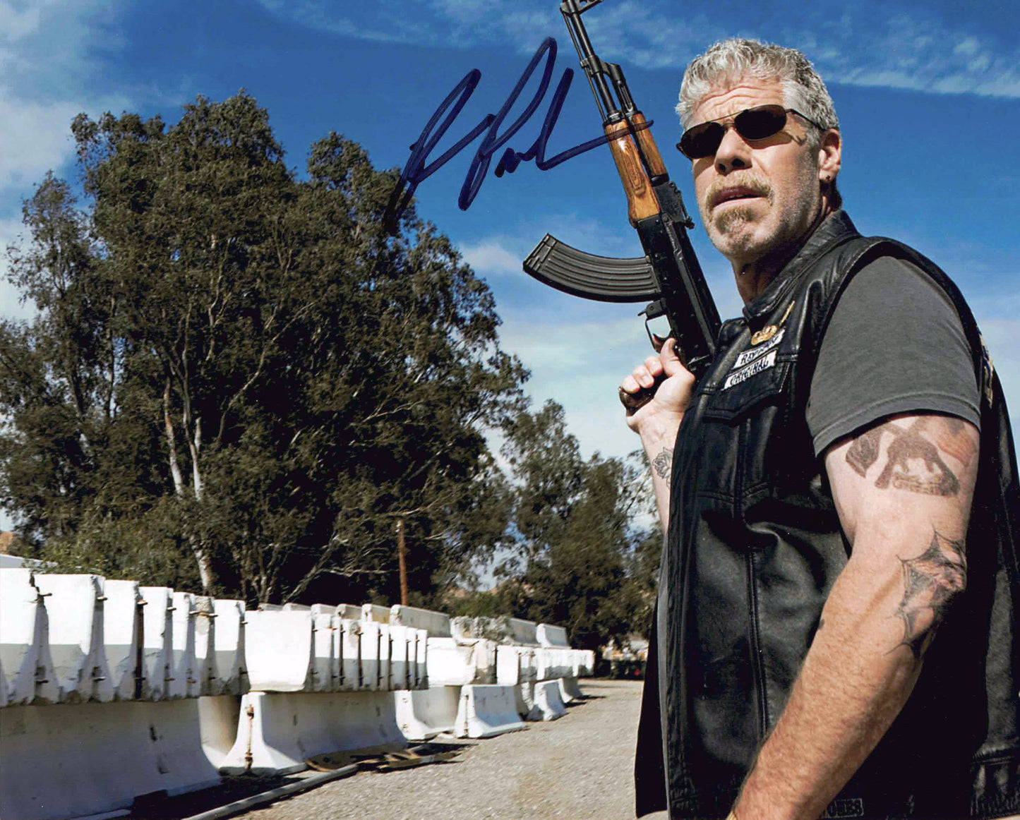 RON PERLMAN SIGNED SONS OF ANARCHY AK-47 8X10 PHOTO
