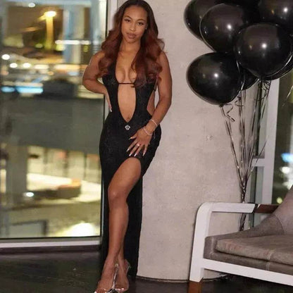 Robe ajustée sans manches dos nu à encolure en V profond, ajourée, fendue et taille haute