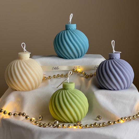 Bougie de soja à motifs tourbillons pour Noël : Décoration de fêtes artisanale