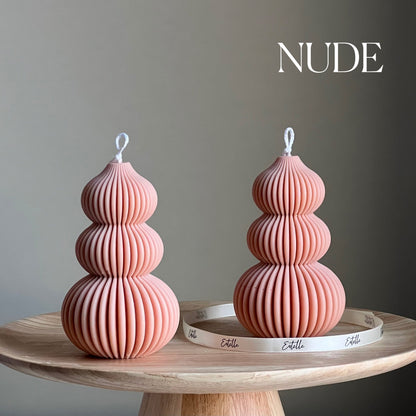 Bougie Pilier Ondulée Nervurée : Bougie Sculpturale en Soja, Couleur et Parfum Personnalisés