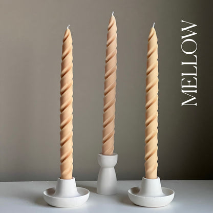 Grande bougie conique torsadée en cire de soja : Décoration pastel faite à la main