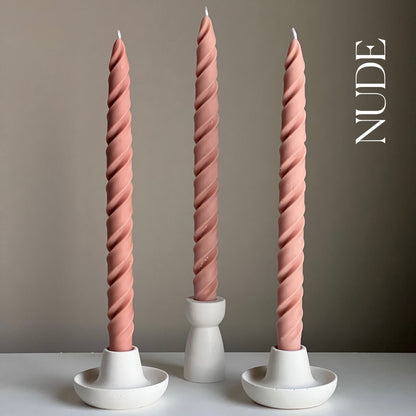 Grande bougie conique torsadée en cire de soja : Décoration pastel faite à la main