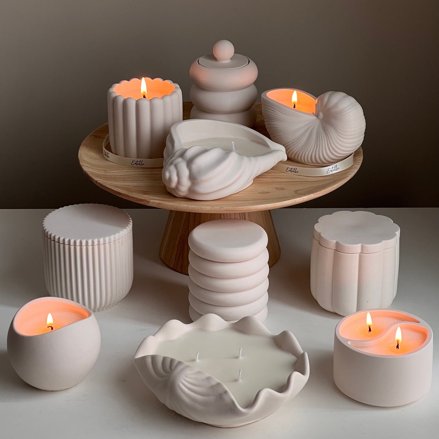 Bougie artisanale en cire de soja dans un bol en Jesmonite - Parfum personnalisé