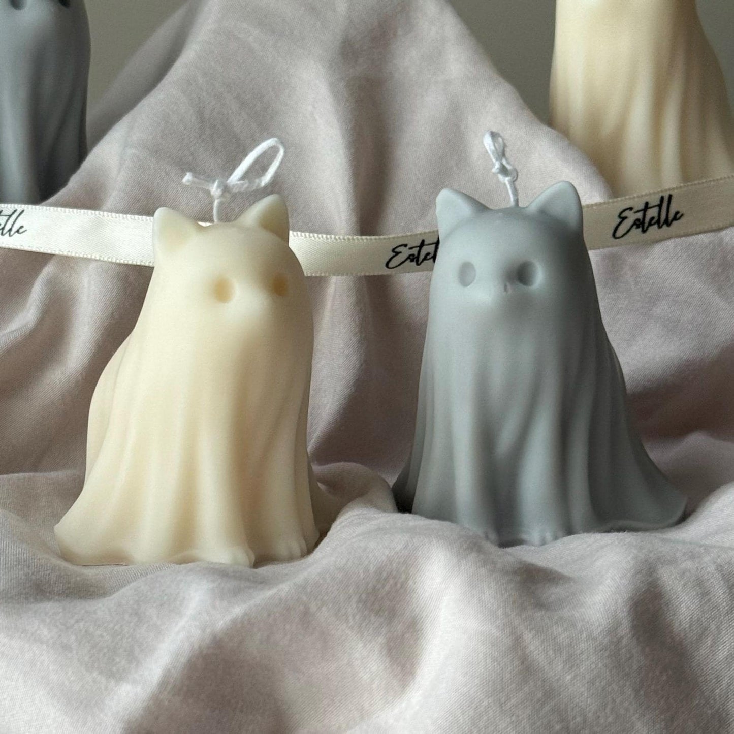 Duo de bougies sculptées Fantômes de chats et chiens d'Halloween : bougies en cire de soja coulées à la main
