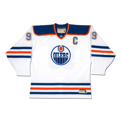 MAILLOT DE CARRIÈRE BLANC DE WAYNE GRETZKY (TAILLE L OU XL) – AUTOGRAPHÉ – AUTHENTIFIÉ PAR UPPER DECK – ÉDITION LIMITÉE À /99 – OBJET DE COLLECTION DE LA LÉGENDE DU HOCKEY DES EDMONTON OILERS