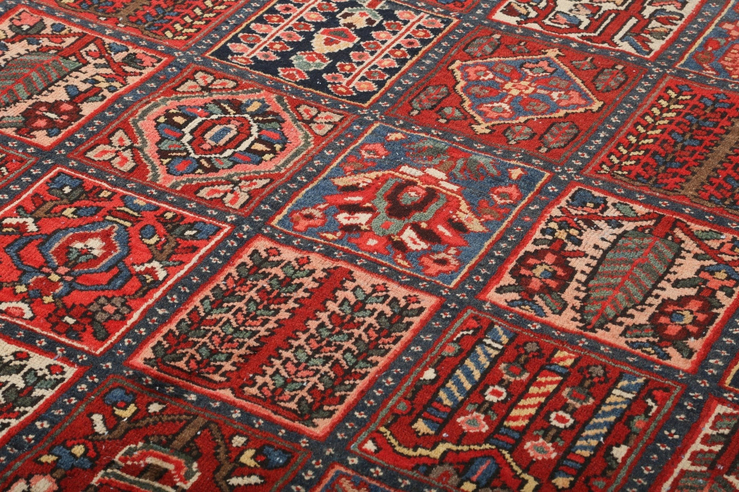Persian Bakhtiari Rug | 8' 6" x 12' 6"