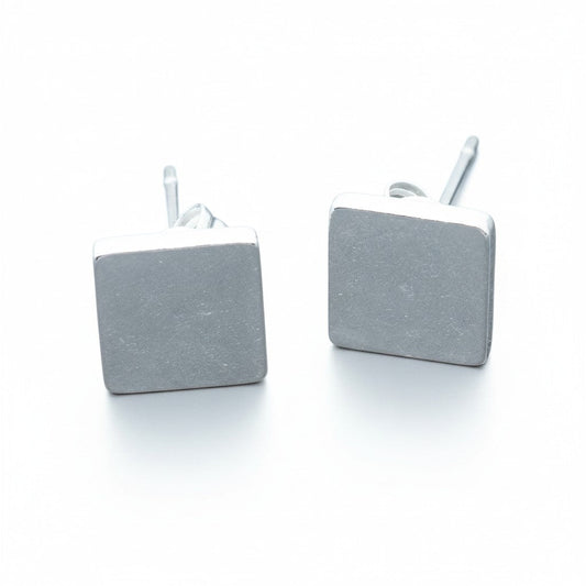 Boucles d'oreilles clous carrées simples en argent