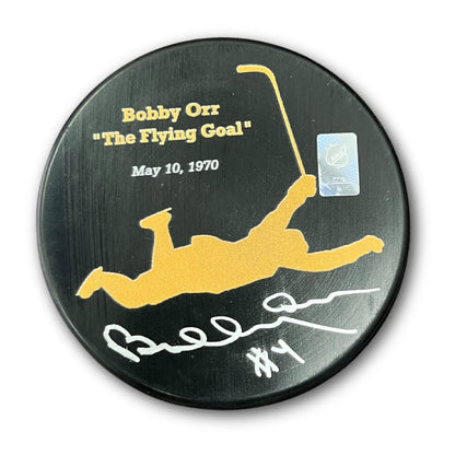 BOBBY ORR SIGNED FLYING GOAL HOCKEY PUCK - BOSTON BRUINS