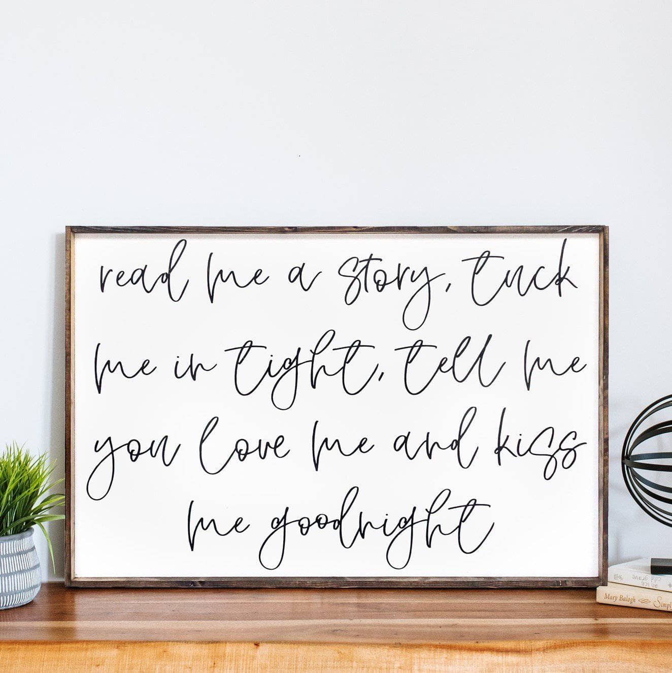 Lis-moi une histoire, serre-moi fort, dis-moi que tu m'aimes et embrasse-moi bonne nuit – Panneau en bois
