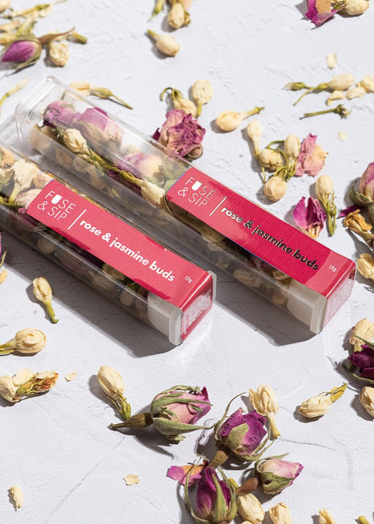 Garniture de fleurs de rose et de jasmin