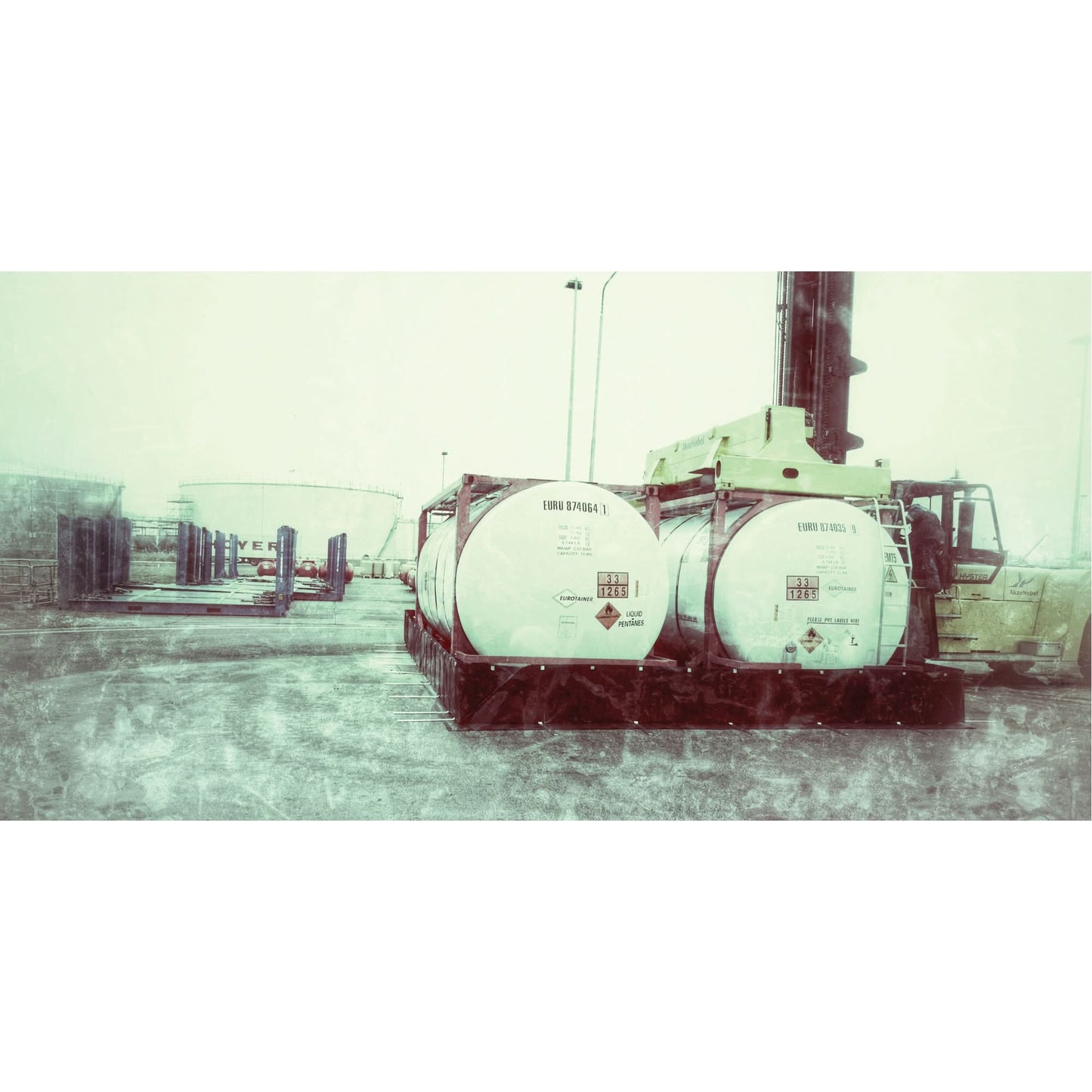 Single ISO Tank Berm, 3590 gal. Capacity, 24' W x 10' L x 24" H, L-Bracket