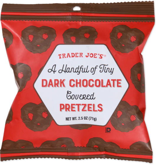 Trader Joe's Une poignée de mini-bretzels enrobés de chocolat noir, 71 g